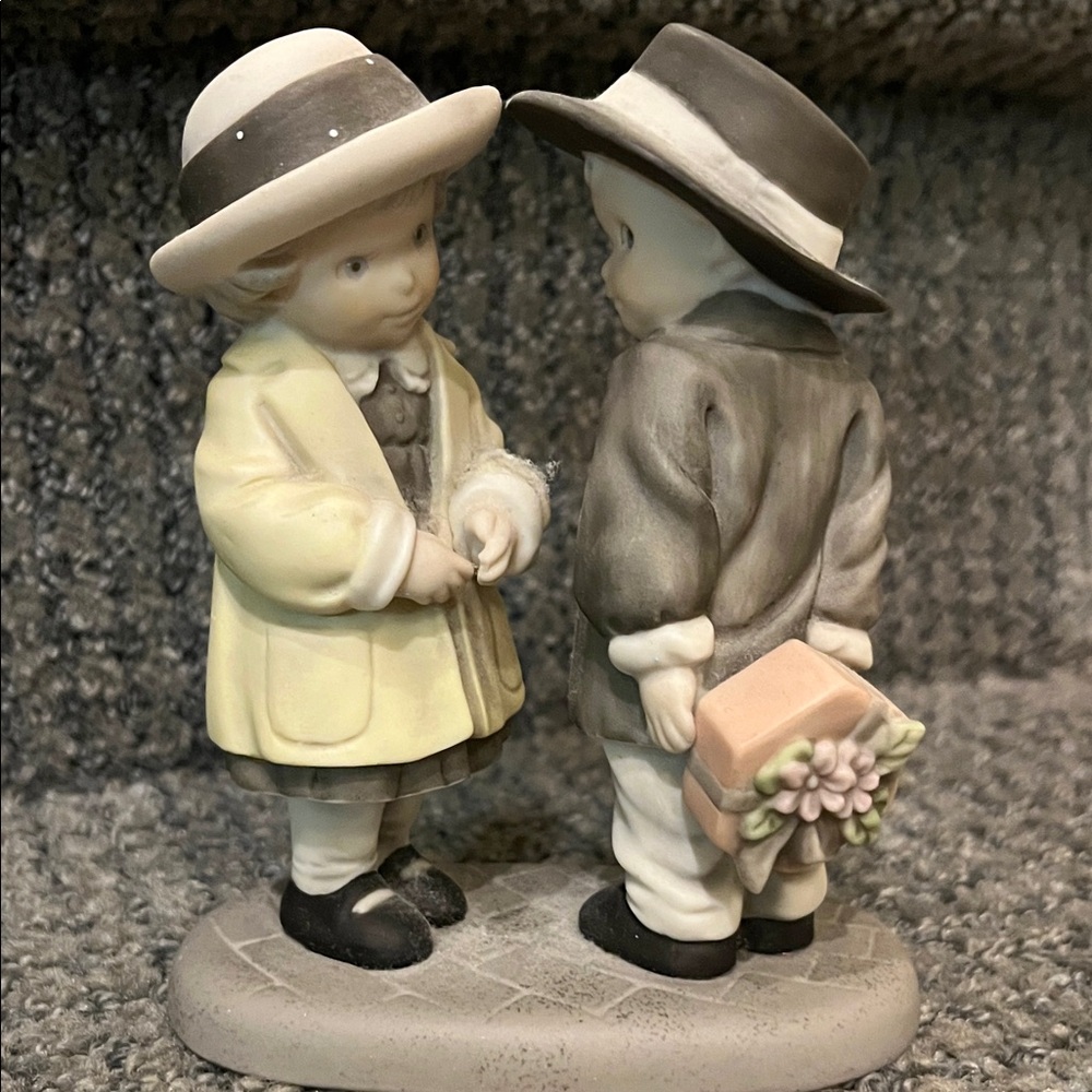 Enesco “Giving you a piece of my heart” Figurine 1997
